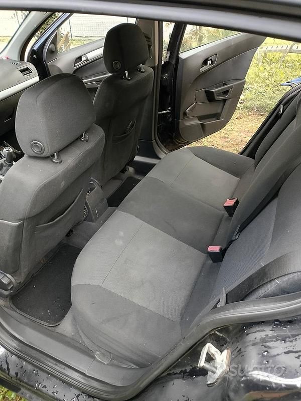 Usata Opel Astra 90 CV (66 kW) 2006 Nero Berlina