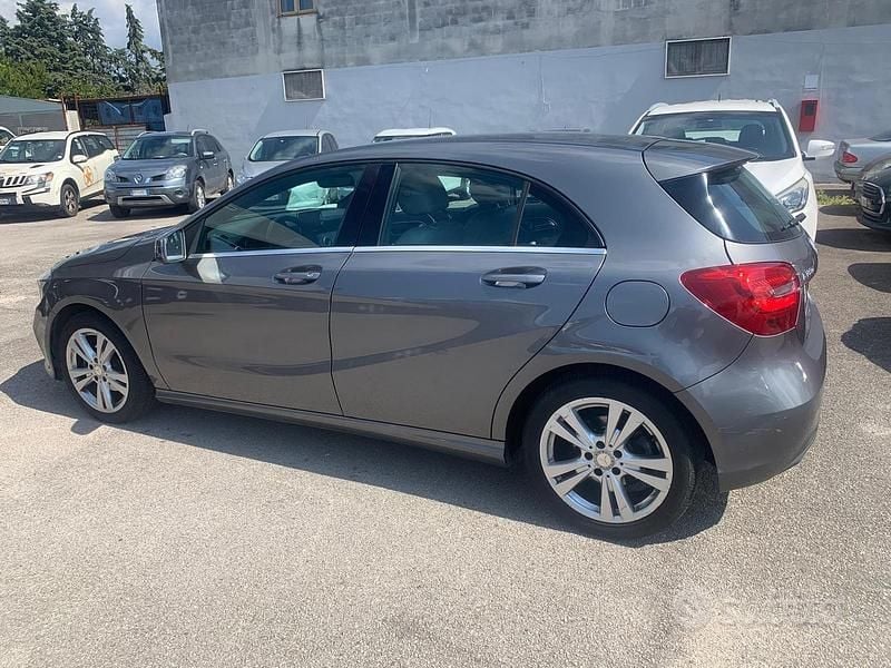 Usata Mercedes A180 Premium 109 CV (80 kW) 2016 Grigio Berlina