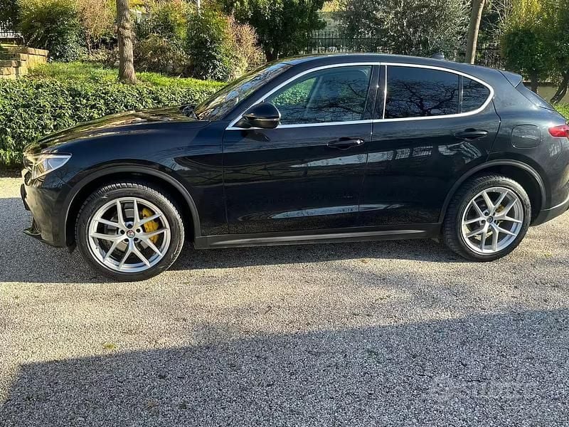 Usata Alfa Romeo Stelvio Executive 210 CV (154 kW) 2019 Nero SUV