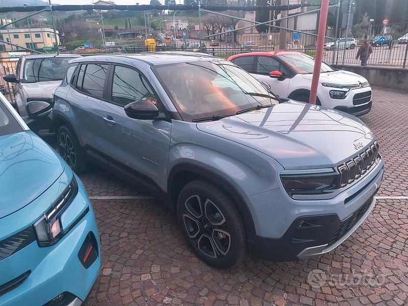 Nuova Jeep Avenger Summit 100 CV (73 kW) 2025 Grigio SUV