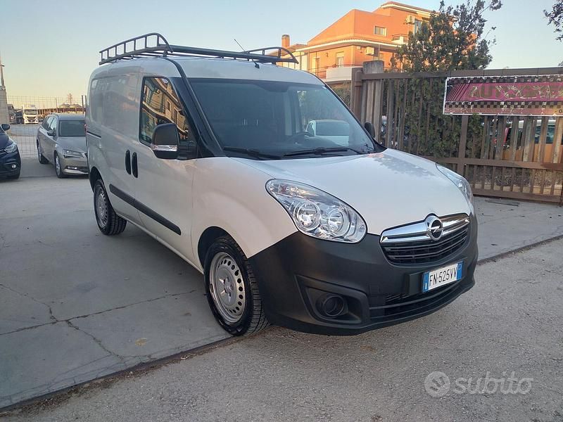 Usata Opel Combo 120 CV (88 kW) 2018 Bianco Monovolume