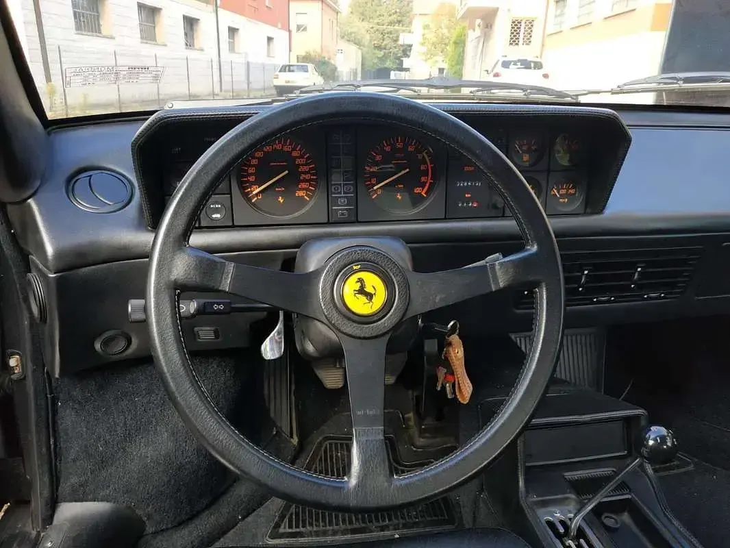 Usata Ferrari Mondial 269 CV (197 kW) 1988 Rosso Cabrio