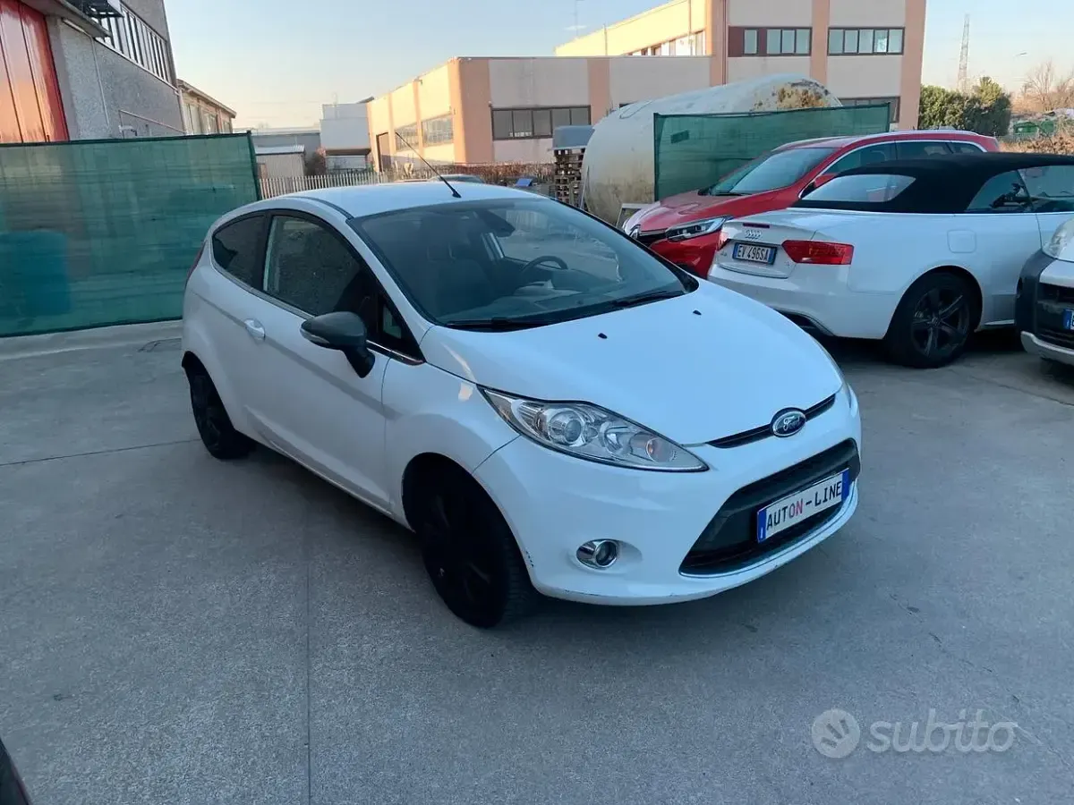Usado Ford Fiesta 90 HP (66 kW) 2010 Branco Sedan