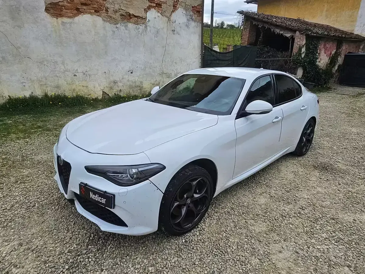 Usata Alfa Romeo Giulia 210 CV (154 kW) 2021 Bianco Berlina