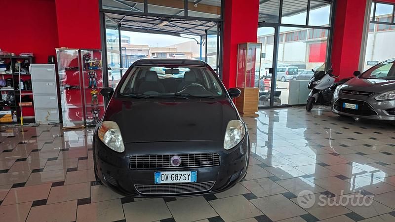 Usata Fiat Grande Punto Emotion 90 CV (66 kW) 2009 Grigio Utilitaria