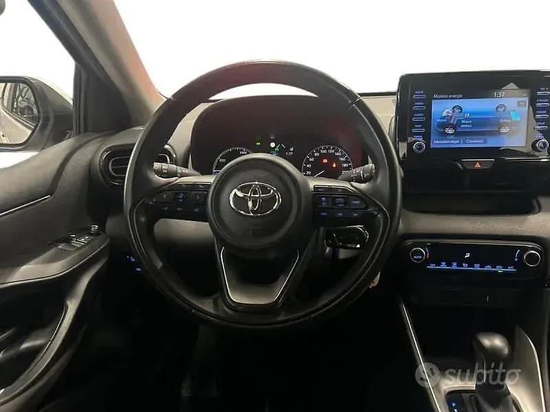 Usata Toyota Yaris Hybrid Business Edition 115 CV (84 kW) 2023 Bianco Berlina
