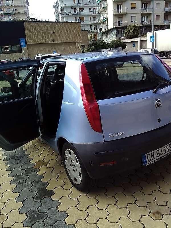 Usata Fiat Punto 69 CV (50 kW) 2004 Blu/azzurro Utilitaria