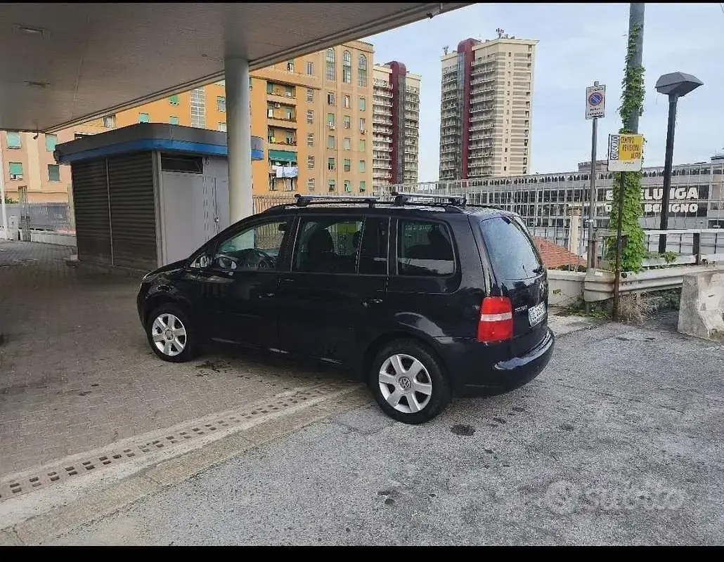 Usata VW Touran Highline 105 CV (77 kW) 2006 Nero Monovolume