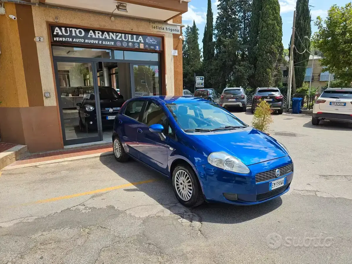 Usata Fiat Grande Punto 75 CV (55 kW) 2006 Bluazzurro Utilitaria