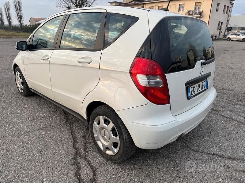 Usata Mercedes A160 Elegance 82 CV (60 kW) 2011 Bianco Utilitaria