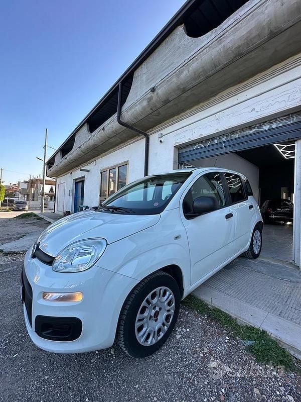 Begagnad Fiat Panda Lounge 69 HK (50 kW) 2018 Vit Halvkombi