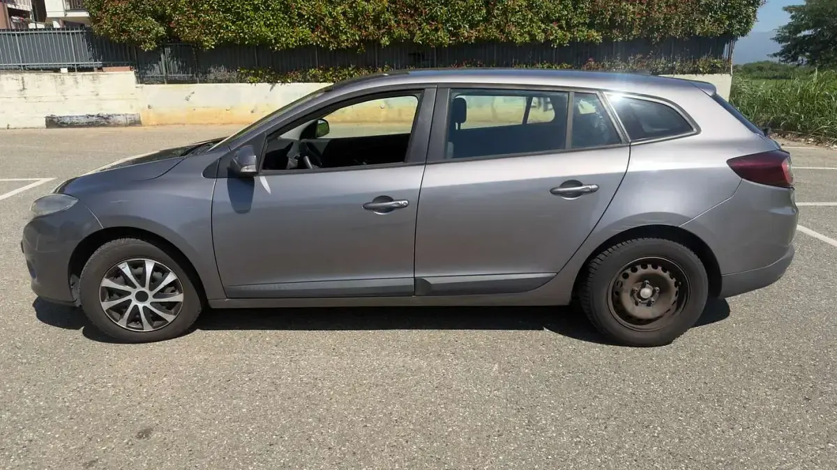 Usata Renault Mégane GrandTour 90 CV (66 kW) 2010 Grigio Station wagon