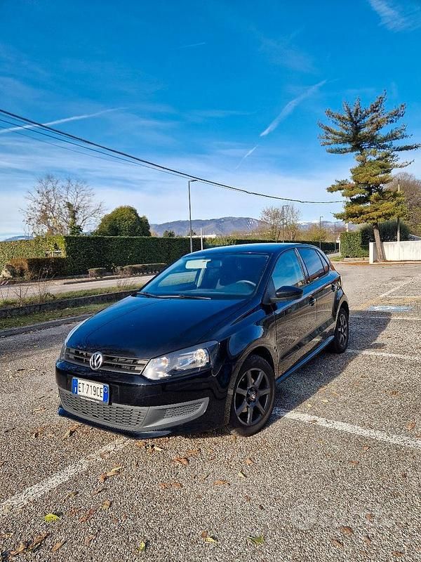 Nero Usata 2013 VW Polo Tre volumi | 5000 € - Immagine 1/4