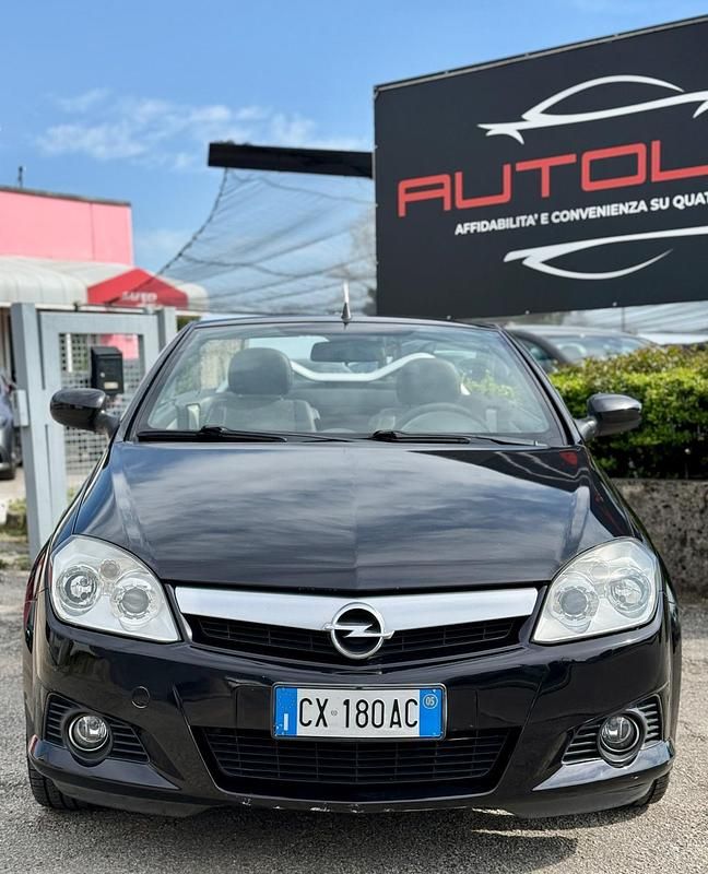 Usata Opel Tigra Sport 69 CV (50 kW) 2006 Nero Cabrio