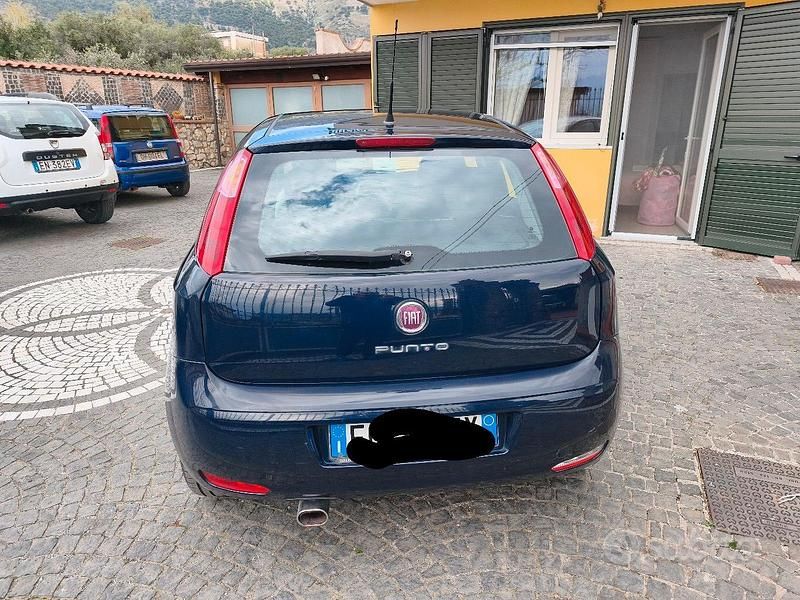 Usata Fiat Punto Young 77 CV (56 kW) 2016 Blu Utilitaria