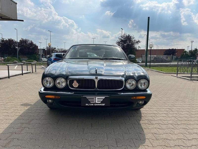 Usata Jaguar XJ8 Executive 237 CV (174 kW) 1998 Verde Berlina