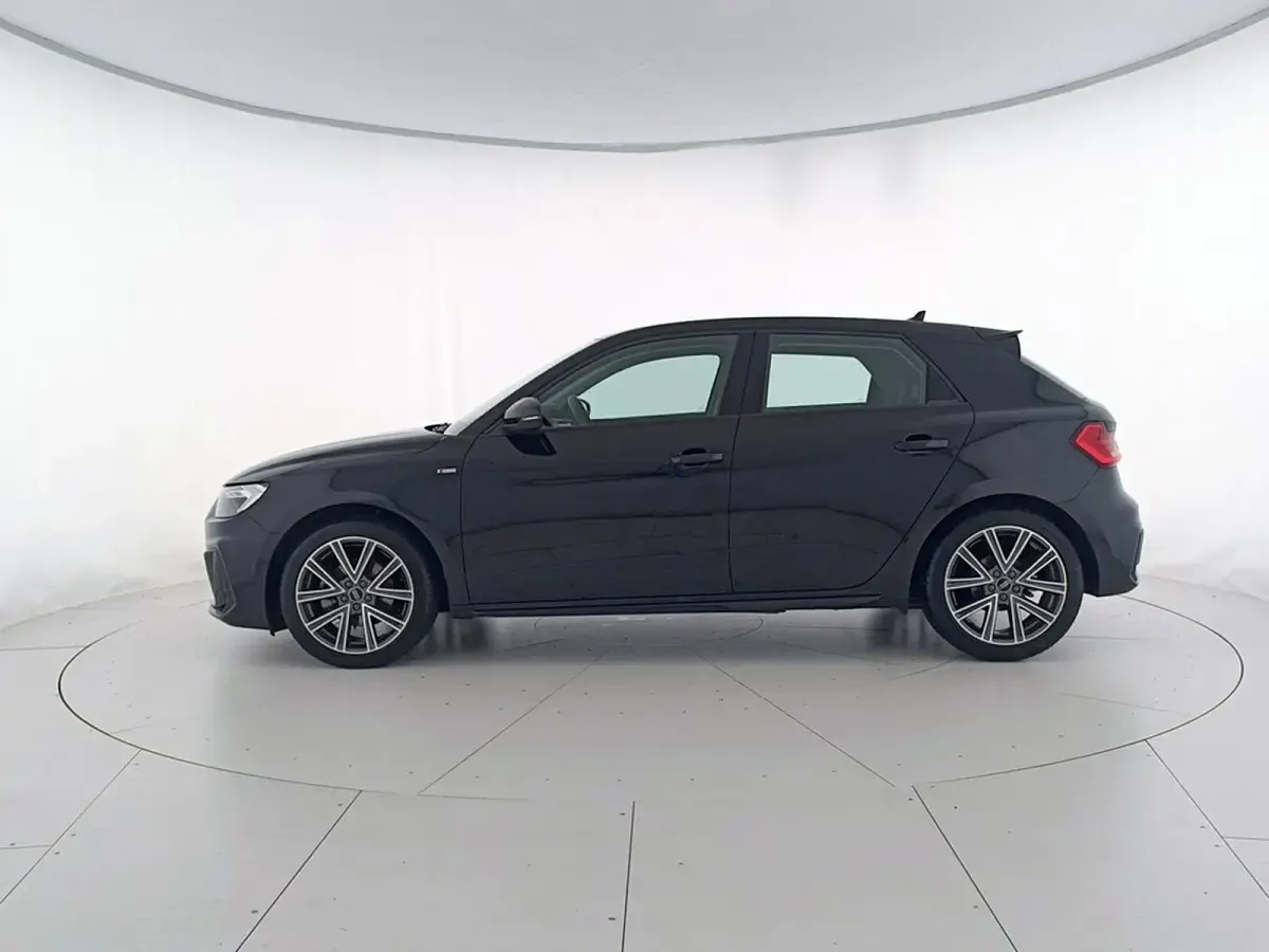 Usata Audi A1 Sportback S-Line 110 CV (80 kW) 2023 Nero mito metallizzato Utilitaria