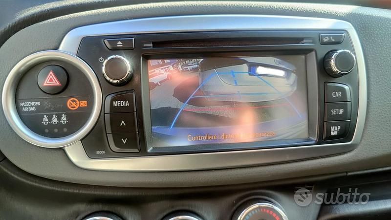 Usata Toyota Yaris Lounge 90 CV (66 kW) 2013 Grigio Utilitaria