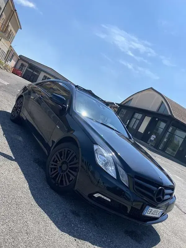 Usata Mercedes E350 231 CV (169 kW) 2009 Nero Coupé