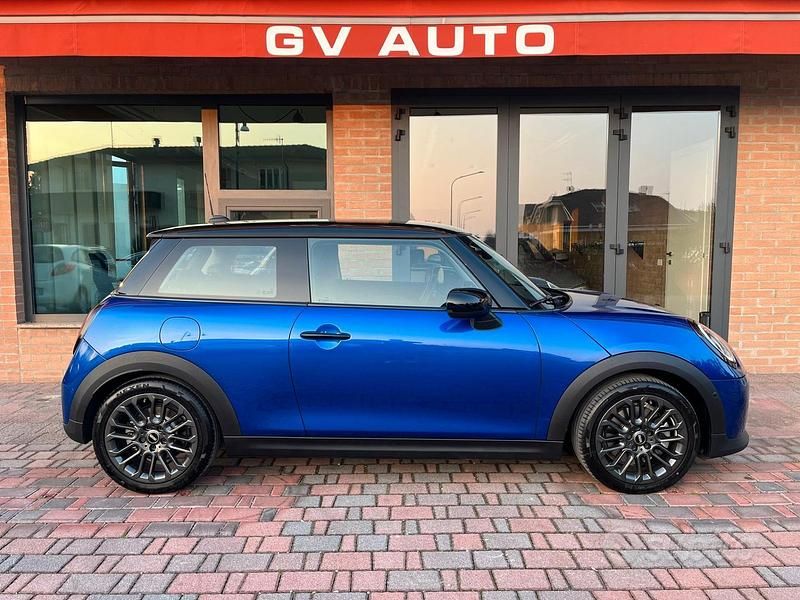 Usata Mini Cooper Classic 114 kW (156 CV) 2025 Blu Utilitaria