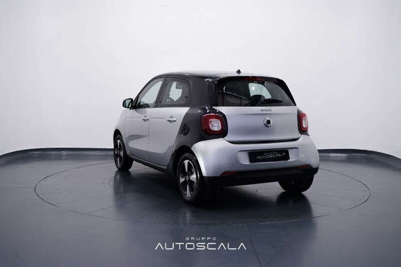 Usata Smart ForFour Passion 71 CV (52 kW) 2018 Argento metallizzato Utilitaria