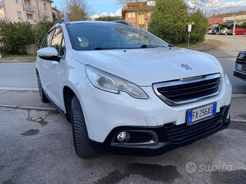 Usata Peugeot 2008 Active 90 CV (66 kW) 2015 Bianco SUV