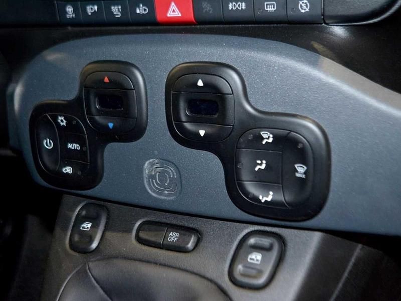 Usata Fiat Panda Cross Cross 70 CV (51 kW) 2024 Rosso Utilitaria