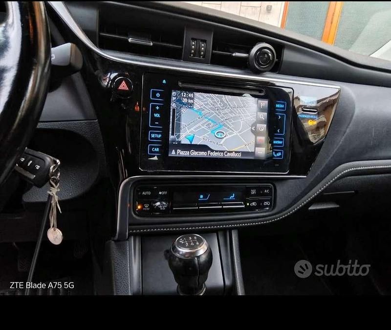 Usata Toyota Auris Touring Sports Business Edition 111 CV (81 kW) 2017 Blu/azzurro Station wagon
