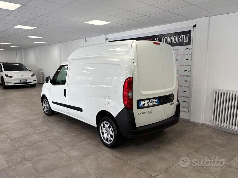 Usata Fiat Doblò Lounge 120 CV (88 kW) 2021 Bianco Monovolume