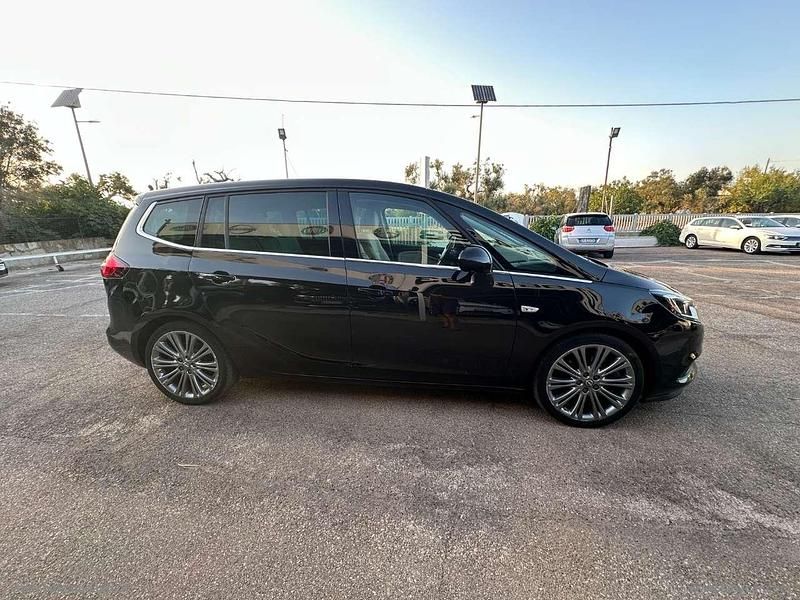 Usata Opel Zafira Tourer Cosmo 170 CV (125 kW) 2016 Nero Monovolume
