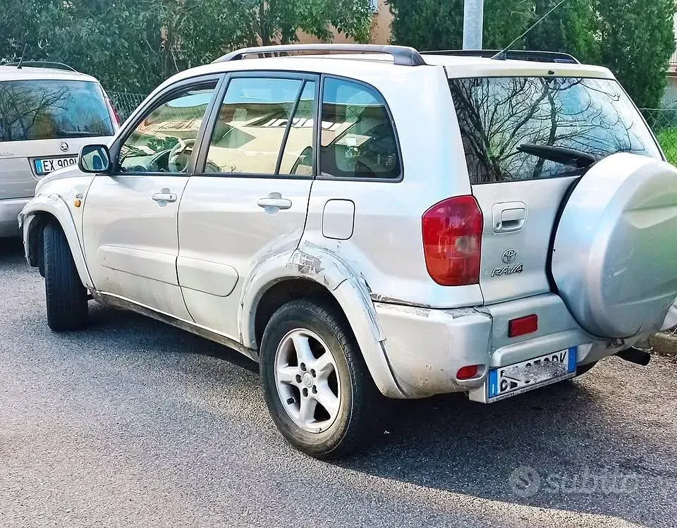 Usata Toyota RAV4 116 CV (85 kW) 2002 Grigio SUV