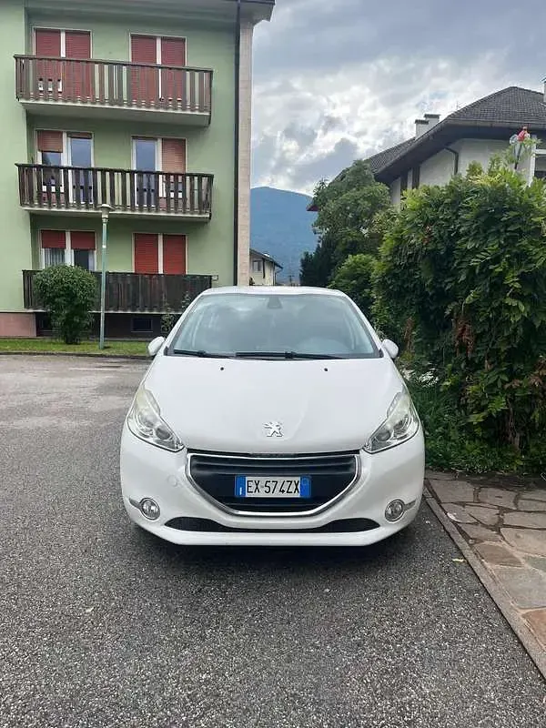 Usata Peugeot 208 Allure 92 CV (67 kW) 2015 Bianco Utilitaria