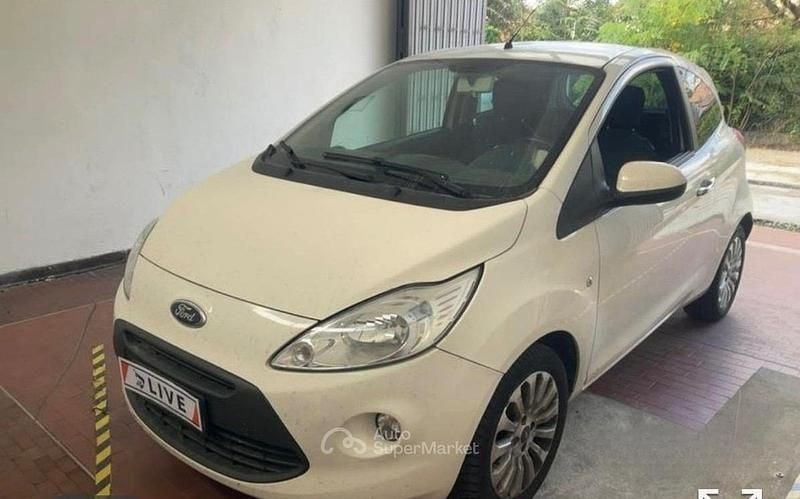 Usata 2015 Ford Ka Titanium Tre volumi | 3800 € (Buon prezzo) - Immagine 1/4