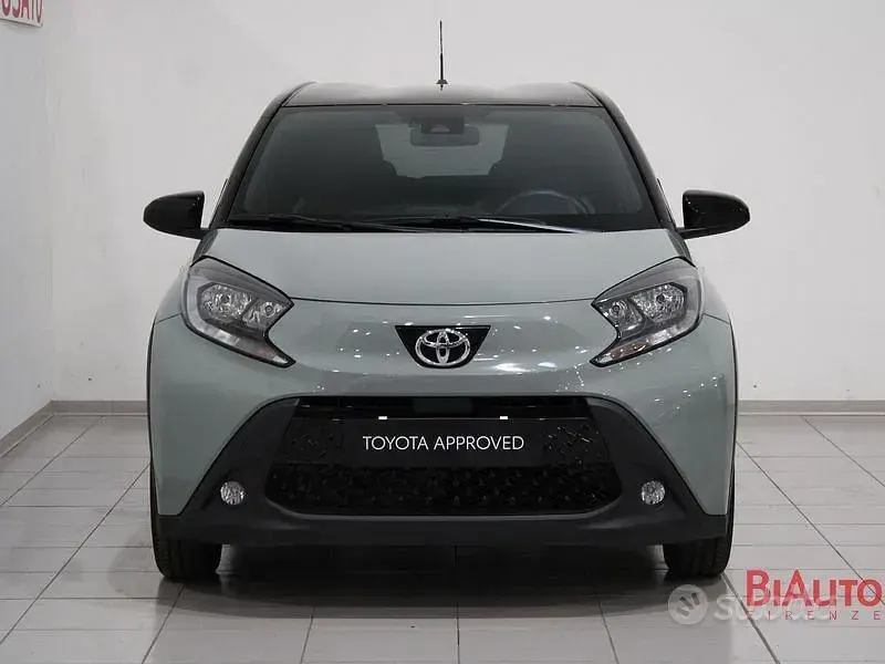 Usata Toyota Aygo X Trend 72 CV (52 kW) 2024 Grigio SUV