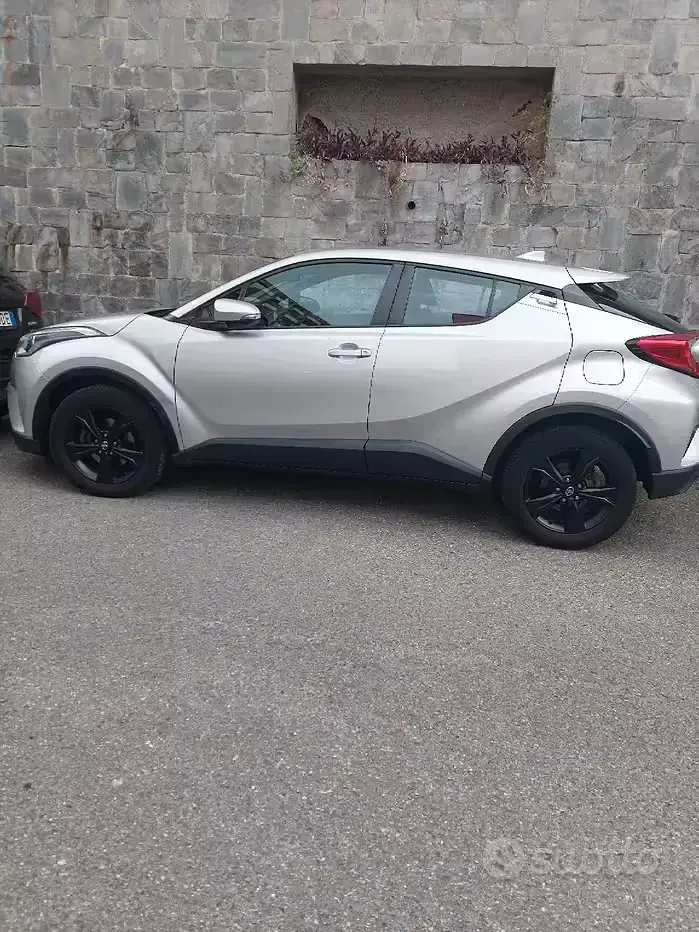 Usata Toyota C-HR 116 CV (85 kW) 2018 Grigio SUV