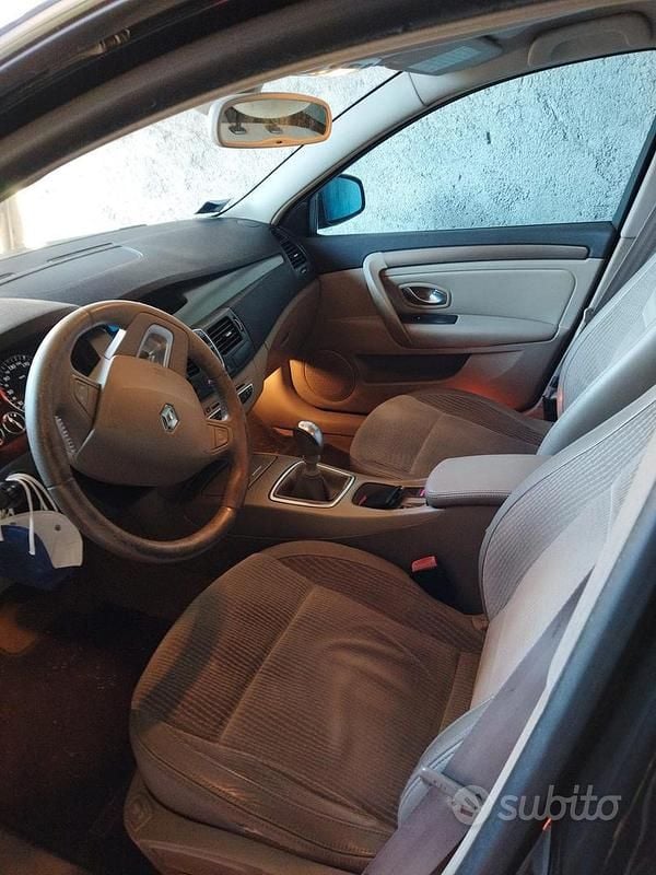 Usata Renault Laguna III Dynamique 150 CV (110 kW) 2008 Berlina