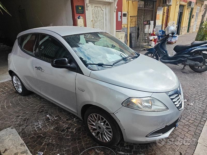 Usata Lancia Ypsilon 69 CV (50 kW) 2014 Grigio Utilitaria