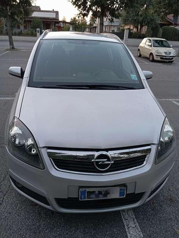 Argento Usata 2007 Opel Zafira Cosmo Monovolume | 3000 € (Molto cara) - Immagine 1/4