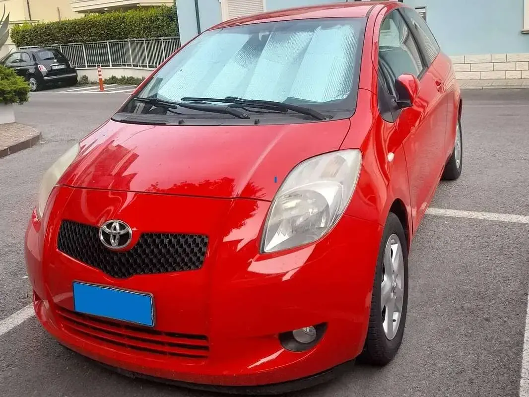 Usata Toyota Yaris 87 CV (63 kW) 2008 Rosso Utilitaria