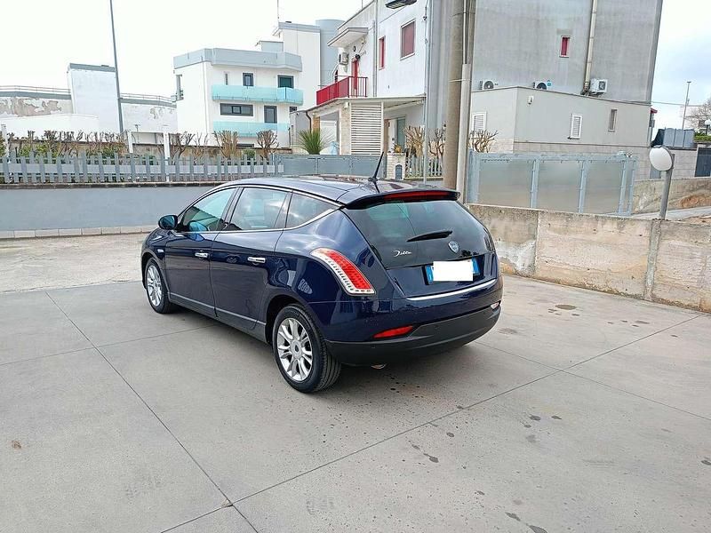 Begagnad Lancia Delta 120 HK (88 kW) 2008 Blå Halvkombi