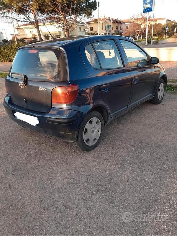 Usata Toyota Yaris 75 CV (55 kW) 2004 Blu Utilitaria