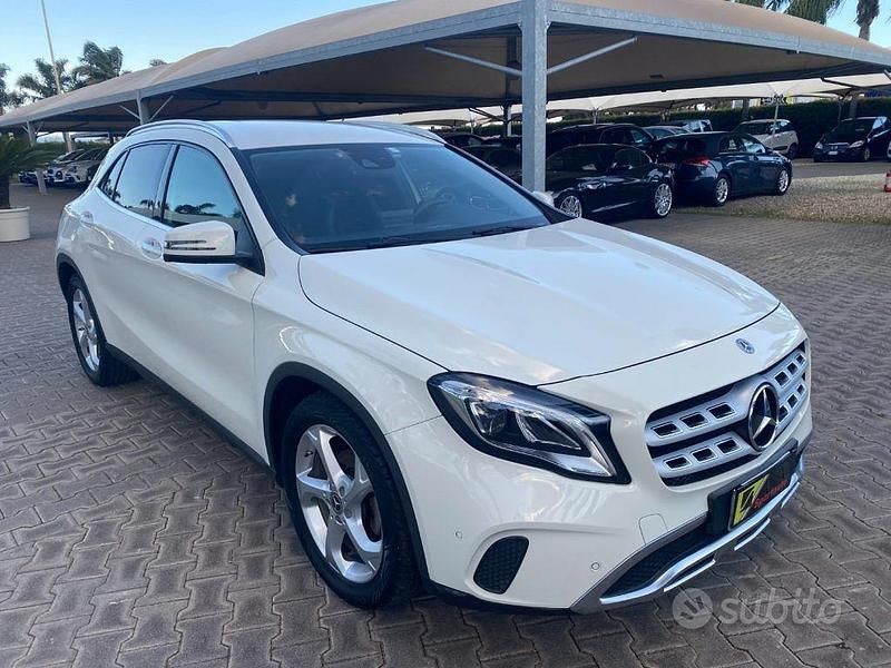Usata Mercedes GLA200 136 CV (100 kW) 2017 Bianco SUV