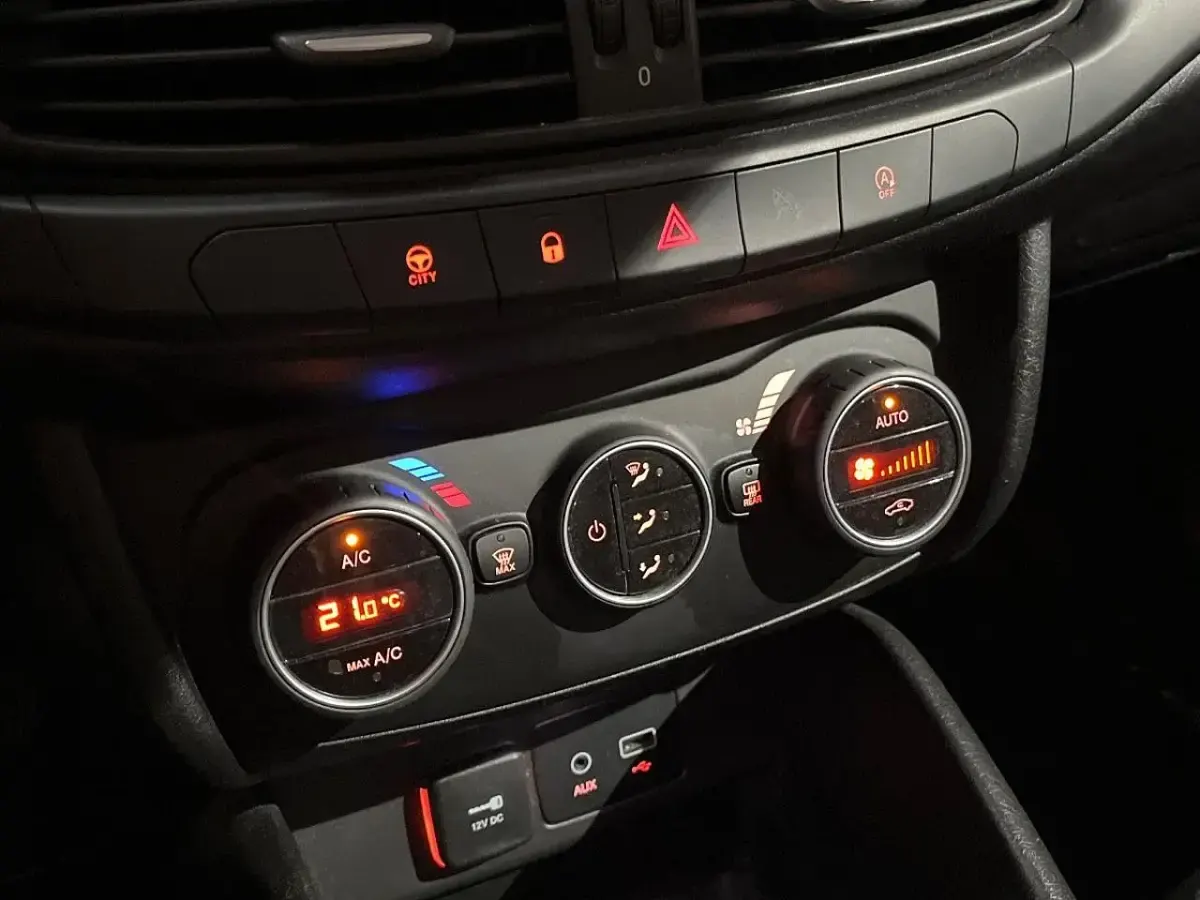 Usata Fiat Tipo Lounge 95 CV (69 kW) 2018 Nero Berlina