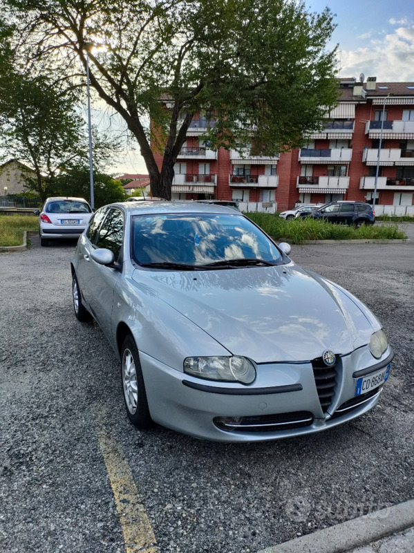 Usato 2002 Alfa Romeo 147 1.9 Diesel 115 CV (1.300 €)
