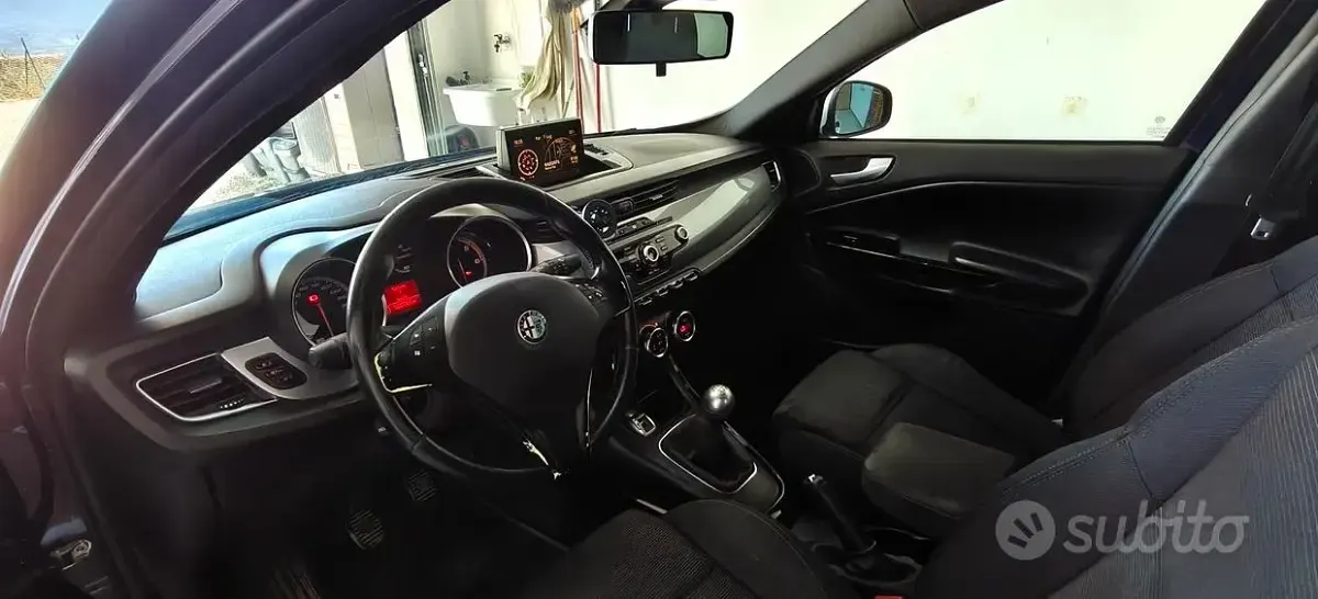 Usata Alfa Romeo Giulietta Distinctive 170 CV (125 kW) 2010 Bluazzurro Utilitaria