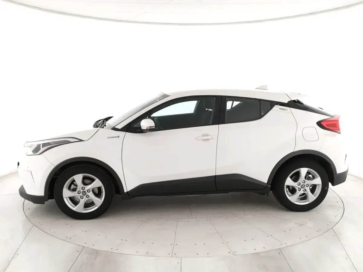 Usata Toyota C-HR Active 98 CV (72 kW) 2018 Bianco SUV