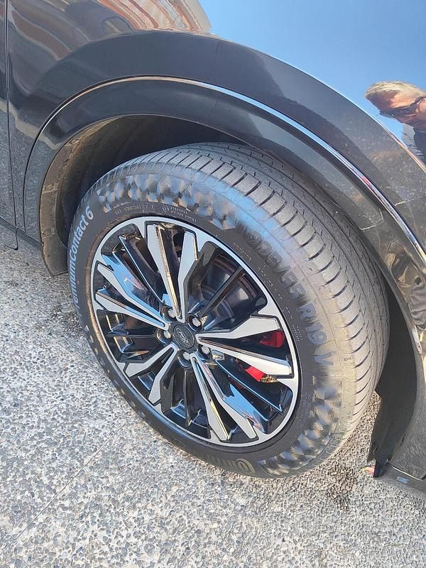 Usata Ford Kuga 120 CV (88 kW) 2021 Nero SUV