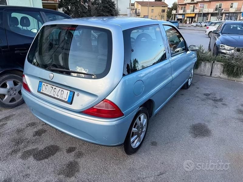 Usata Lancia Ypsilon 60 CV (44 kW) 2003 Blu Utilitaria