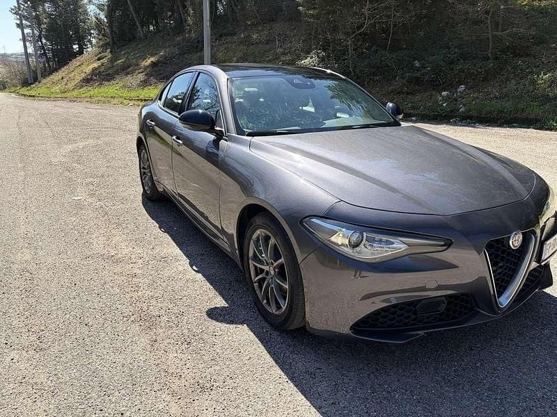 Usata Alfa Romeo Giulia Executive 180 CV (132 kW) 2018 Grigio Berlina