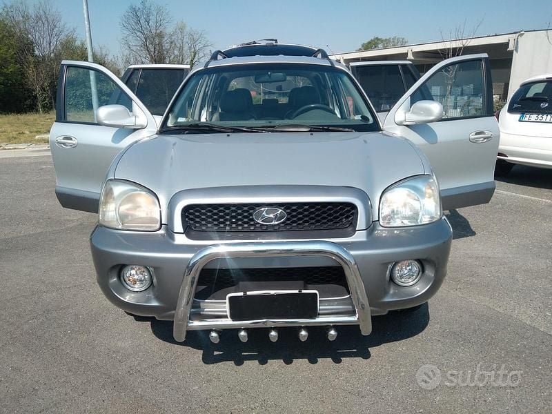 Usata Hyundai Santa Fe Dynamiq 125 CV (91 kW) 2004 Grigio SUV
